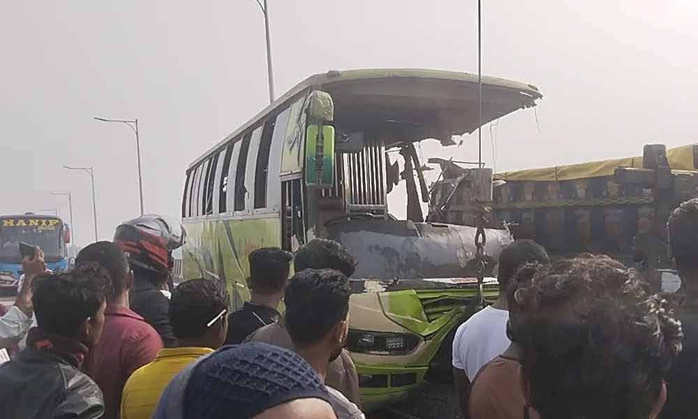 ঢাকা-ভাঙ্গা এক্সপ্রেসওয়েতে বাস-ট্রাক সংঘর্ষে নিহত ৩