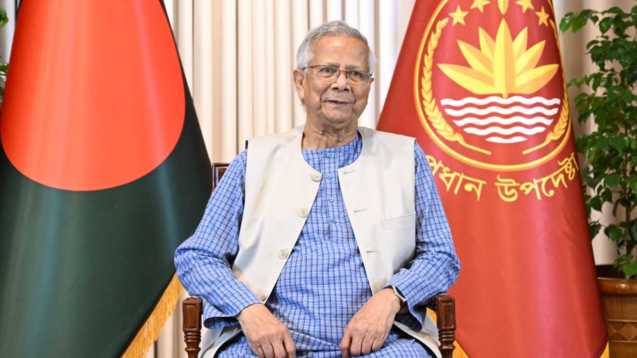 <h5>প্রধান উপদেষ্টা</h5> <h3>ওসমান হাদির ওপর হামলা: ষড়যন্ত্রকারীদের কাউকেই ছাড় নয়</h3>