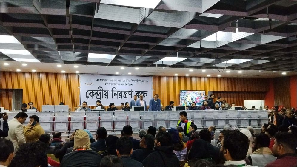 জকসু নির্বাচনে ৬৫ শতাংশ ভোটার উপস্থিতি, শুরু ভোট গণনা