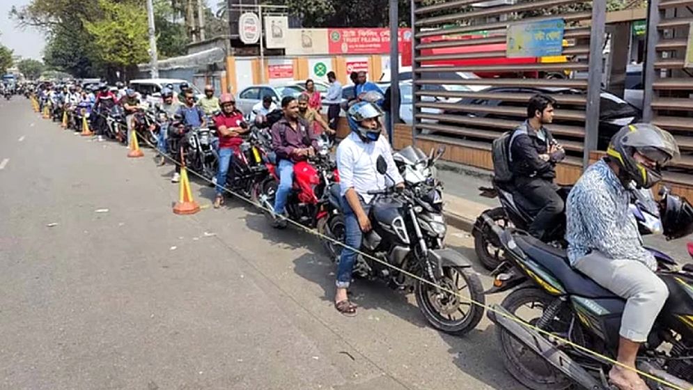রাইড-শেয়ার মোটরসাইকেলে দৈনিক সর্বোচ্চ ৫ লিটার জ্বালানি সরবরাহের নির্দেশ