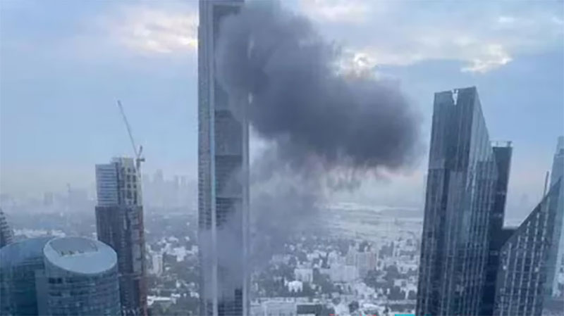 দুবাইয়ে শক্তিশালী বিস্ফোরণ, ধোঁয়া ছড়ায় বুর্জ আল আরব এলাকার আকাশে