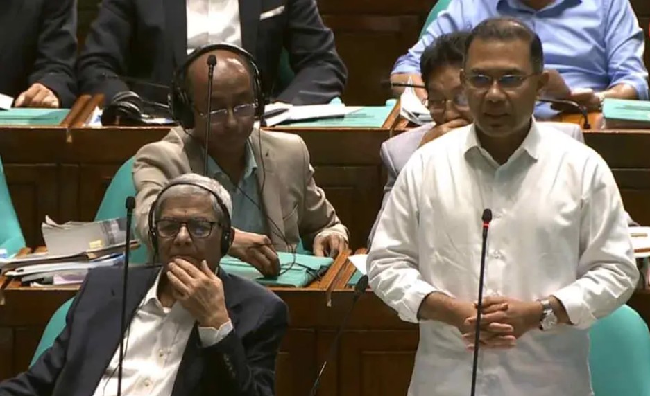 <h5>কর্মসংস্থান, শিক্ষা ও চিকিৎসা বিকেন্দ্রীকরণে দীর্ঘমেয়াদি কৌশলের কথা সংসদে তুলে ধরলেন সরকারপ্রধান</h5> <h3>ঢাকার চাপ কমাতে দেশজুড়ে মৌলিক সুবিধা সম্প্রসারণের পরিকল্পনা: প্রধানমন্ত্রী</h3>