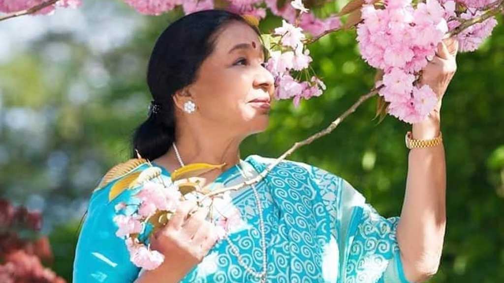 সংগ্রাম থেকে শিখর—আশা ভোঁসলের দীর্ঘ সংগীতজীবনের পূর্ণাঙ্গ বিশ্লেষণ