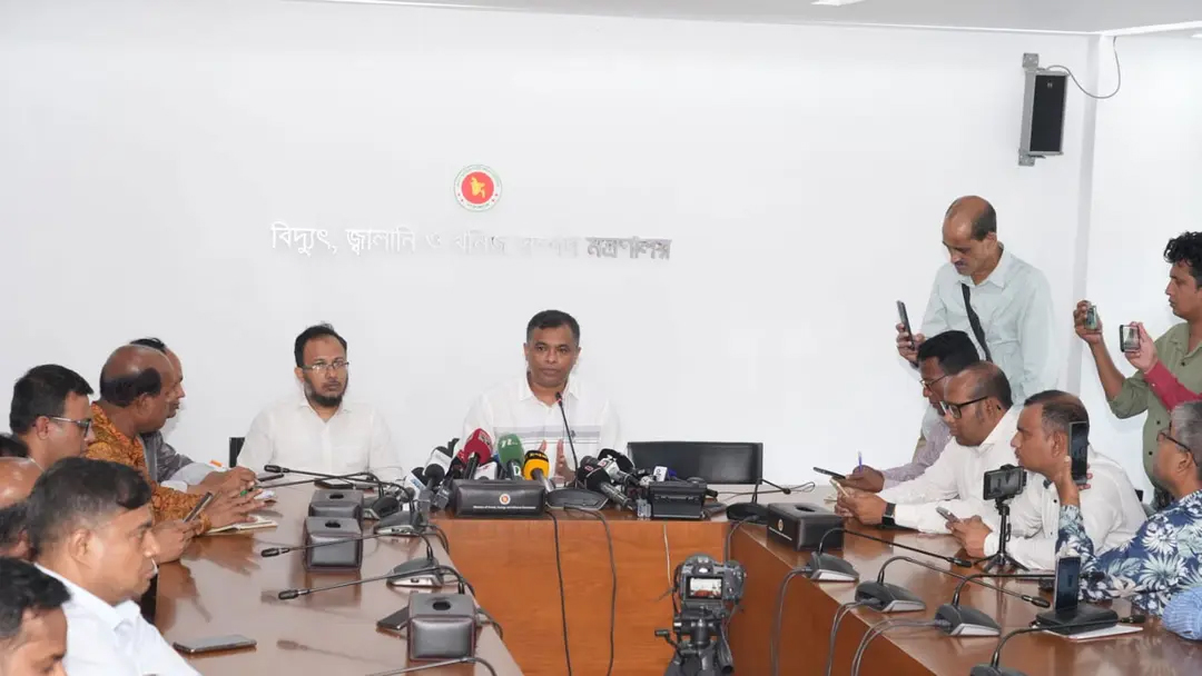 আগামী দুই মাসেও দেশে জ্বালানি তেলের সংকট হবে না: জ্বালানি বিভাগ
