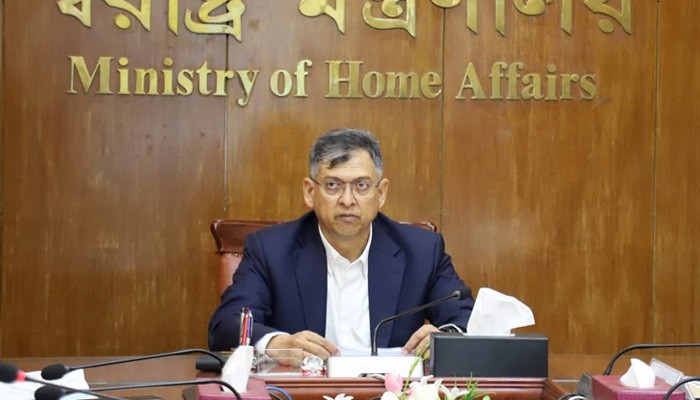 সেনাবাহিনীর সদস্যদের ব্যারাকে ফেরানোর বিষয়ে যে বার্তা দিলেন স্বরাষ্ট্রমন্ত্রী