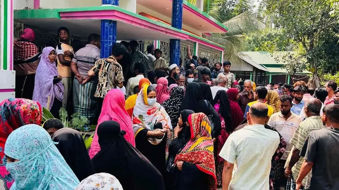 <h5>এক শিশুকে শ্বাসরোধে হত্যা—ময়নাতদন্তে চাঞ্চল্যকর তথ্য</h5> <h3>গাজীপুরের কাপাসিয়ায় পাঁচজন হত্যাকাণ্ড: ৪ জনকে গলা কেটে</h3>