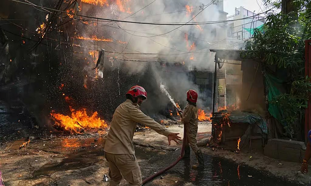 দিল্লির হোটেলে ভয়াবহ অগ্নিকাণ্ডে ২১ জন নিহত, বেশিরভাগই বিদেশি