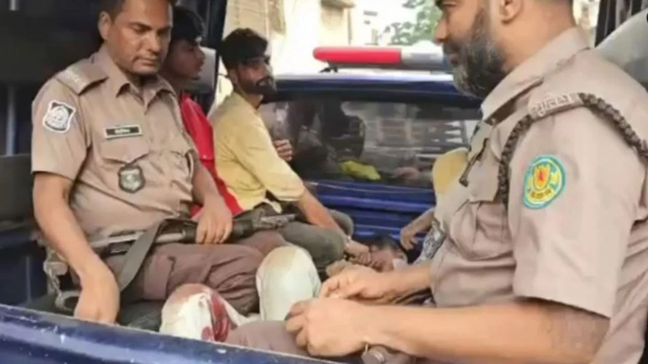 মোহাম্মদপুরে অভিযানে পুলিশের ওপর হামলা, ওসি-এসআই আহত; গুলিবিদ্ধ ২ ছিনতাইকারী