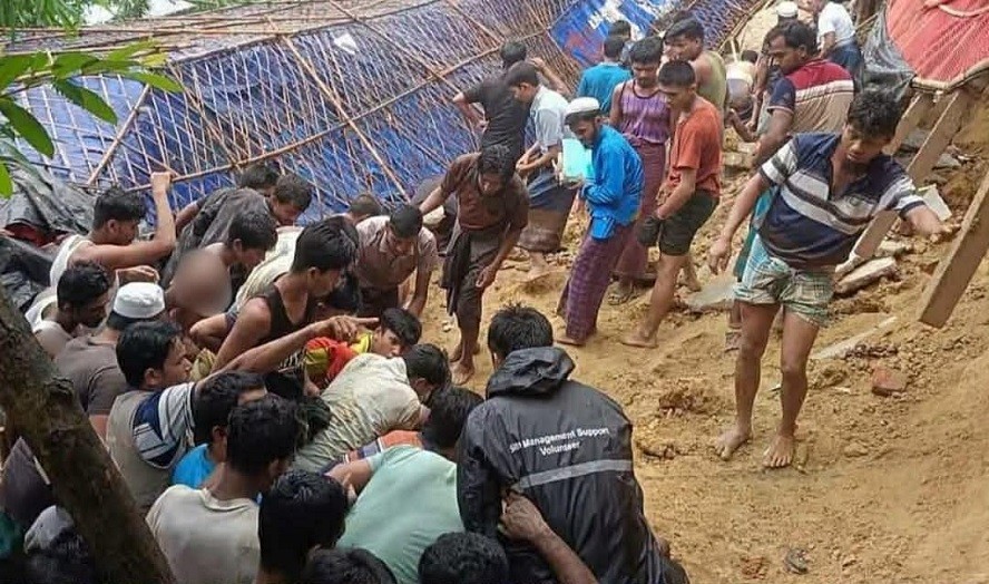 রোহিঙ্গা ক্যাম্পে মাদ্রাসার ওপর পাহাড়ধস, নিহত বেড়ে ৮; উদ্ধার অভিযান অব্যাহত