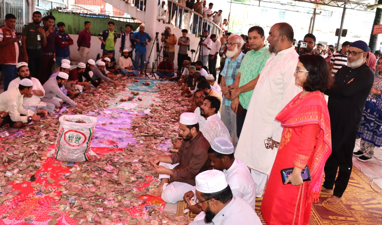 ১৮ দিনেই শাহজালাল (রহ.)-এর মাজারের দানবাক্সে ৪৭ লাখ টাকার বেশি
