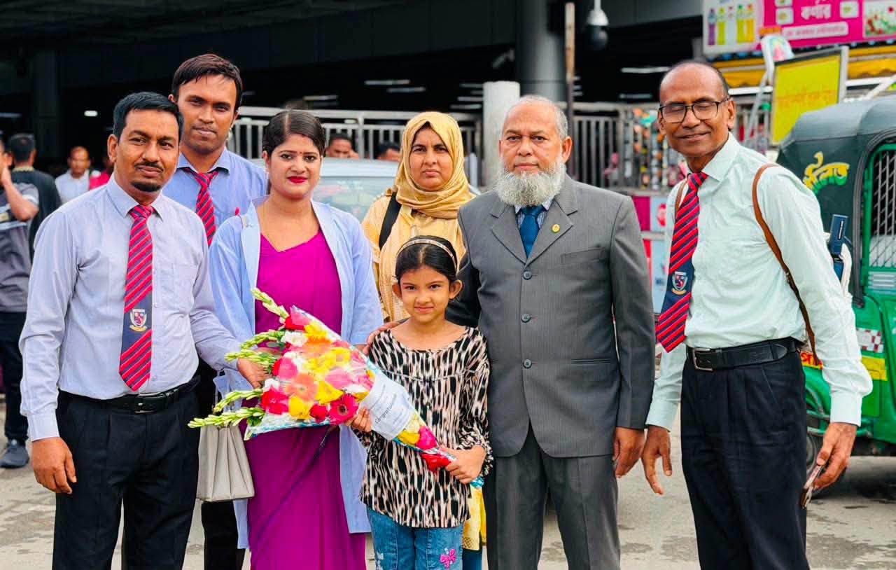 হিপ্পো ইংলিশ অলিম্পিয়াডে এশিয়ায় প্রথম, সংবর্ধনায় ভাসলেন গাজীপুরের সামিনা নূর তাজ