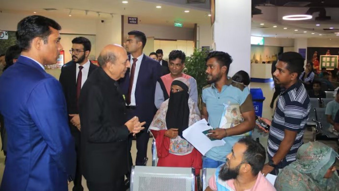 ভারতীয় ট্যুরিস্ট ভিসা পুনরায় চালু, ভিসাকেন্দ্রে বাংলাদেশিদের উপচে পড়া ভিড়