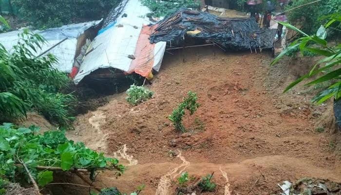 টানা বৃষ্টিতে ৪ দিনে পাহাড়ধসে ৩০ জনের মৃত্যু, দুর্গত এলাকায় বাড়ানো হলো ত্রাণ সহায়তা