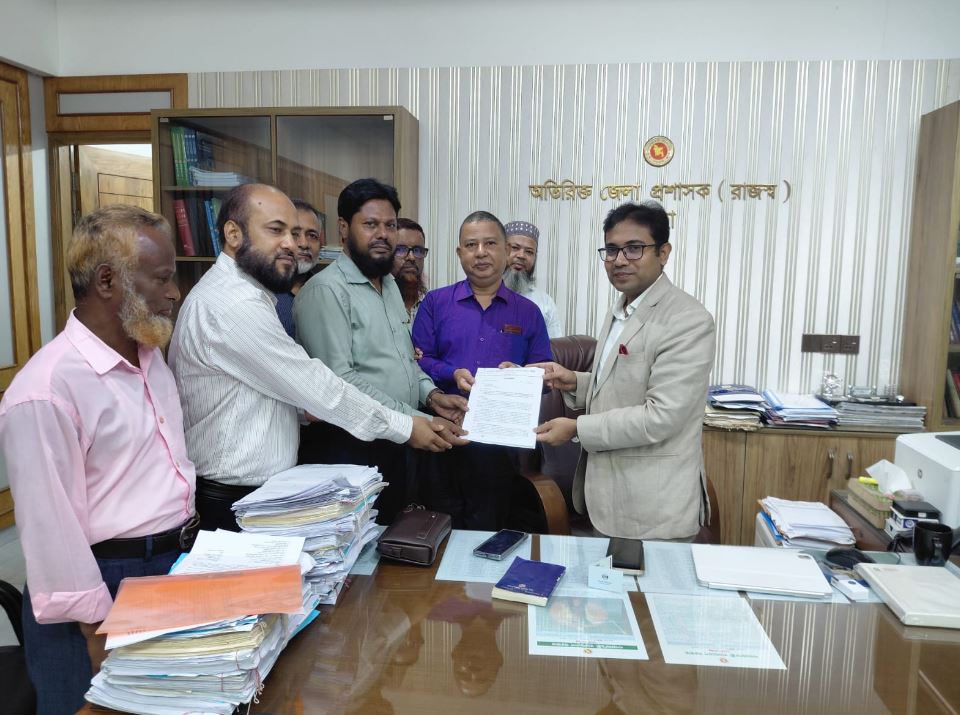 <h5>একই পদে ২৫ বছর: পদোন্নতি ছাড়াই অবসরে যাচ্ছেন মাঠপ্রশাসনের কর্মকর্তারা</h5> <h3>​স্বাধীনতার ৫৫ বছরেও তৈরি হয়নি পদসোপান; বঞ্চনা দূর করতে প্রধানমন্ত্রীর আশু হস্তক্ষেপ চেয়ে স্মারকলিপি</h3>