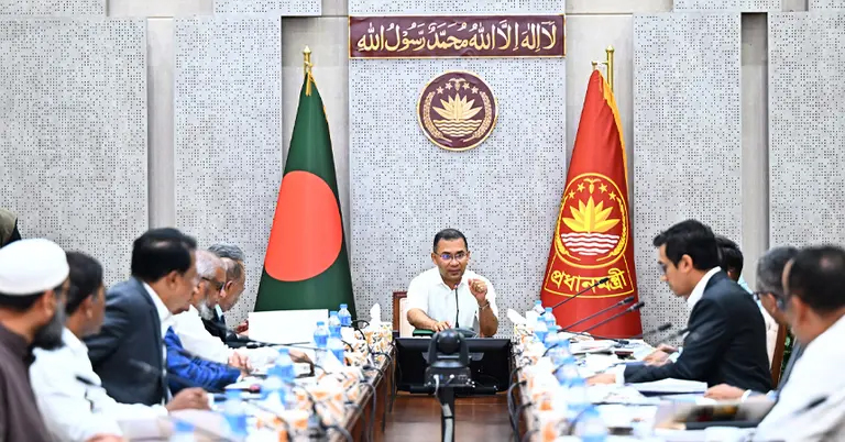 সরকারি গুরুত্বপূর্ণ ভবনে পর্যায়ক্রমে সৌর প্যানেল স্থাপনের নির্দেশ প্রধানমন্ত্রীর