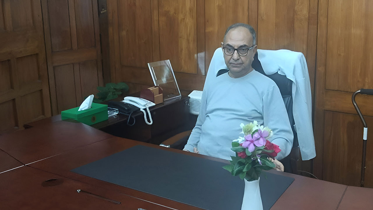 সংসদে নিজ দপ্তরে কাজ শুরু করলেন প্রধানমন্ত্রীর উপদেষ্টা মির্জা আব্বাস