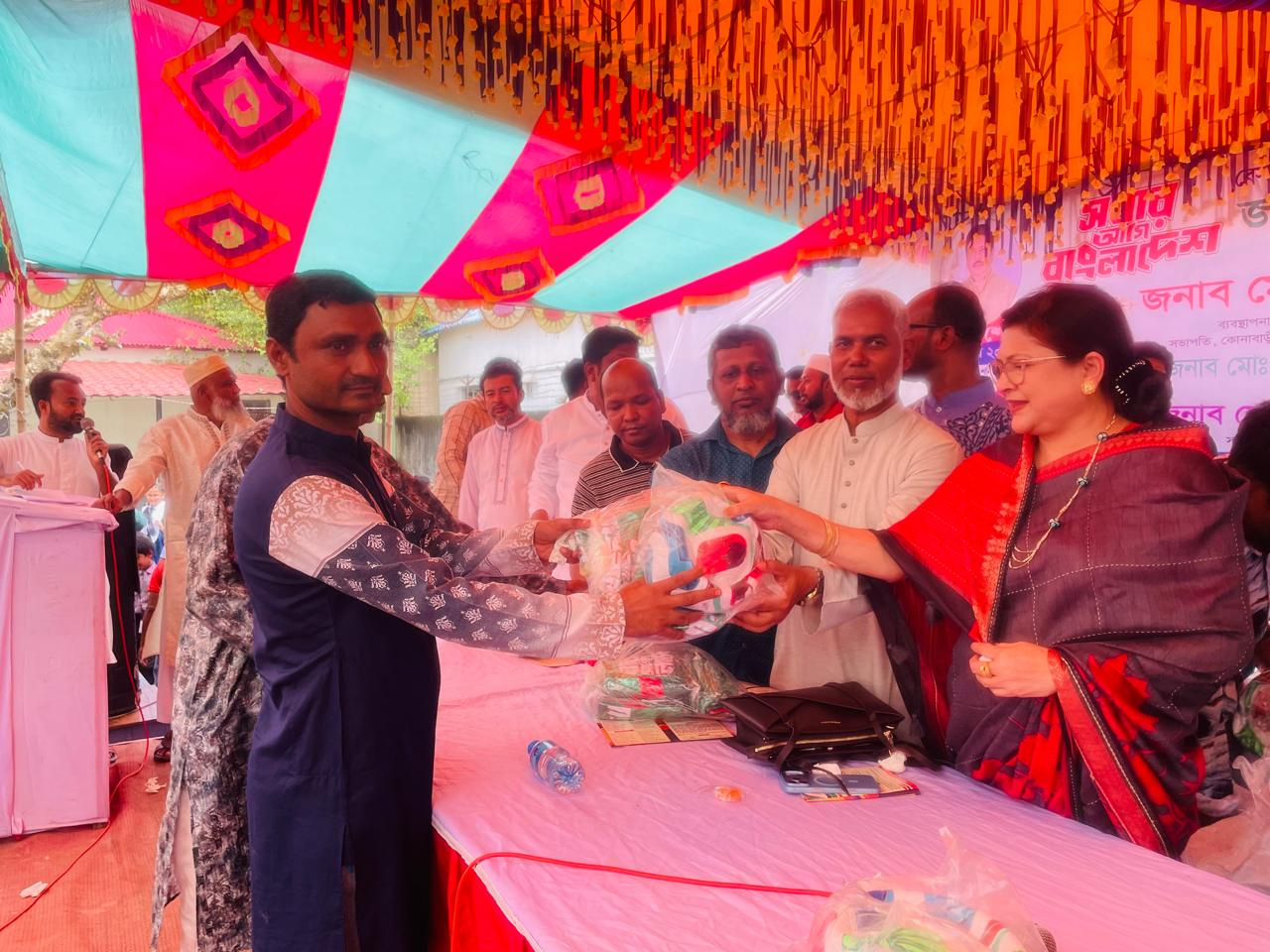 গাজীপুরে কেজি স্কুল শিক্ষার্থীদের খেলাধুলায় জার্সি ও ফুটবল বিতরণ