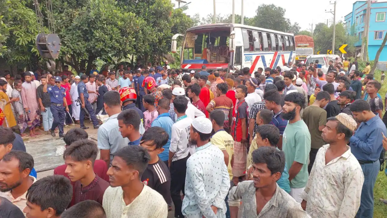 ময়মনসিংহে সিএনজিকে বাসের ধাক্কা, শিশুসহ নিহত ৭