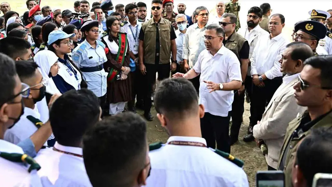 সাড়ে চার ঘণ্টায় ১৩ স্পট পরিদর্শন প্রধানমন্ত্রীর, অসন্তোষ পরিচ্ছন্নতা নিয়ে
